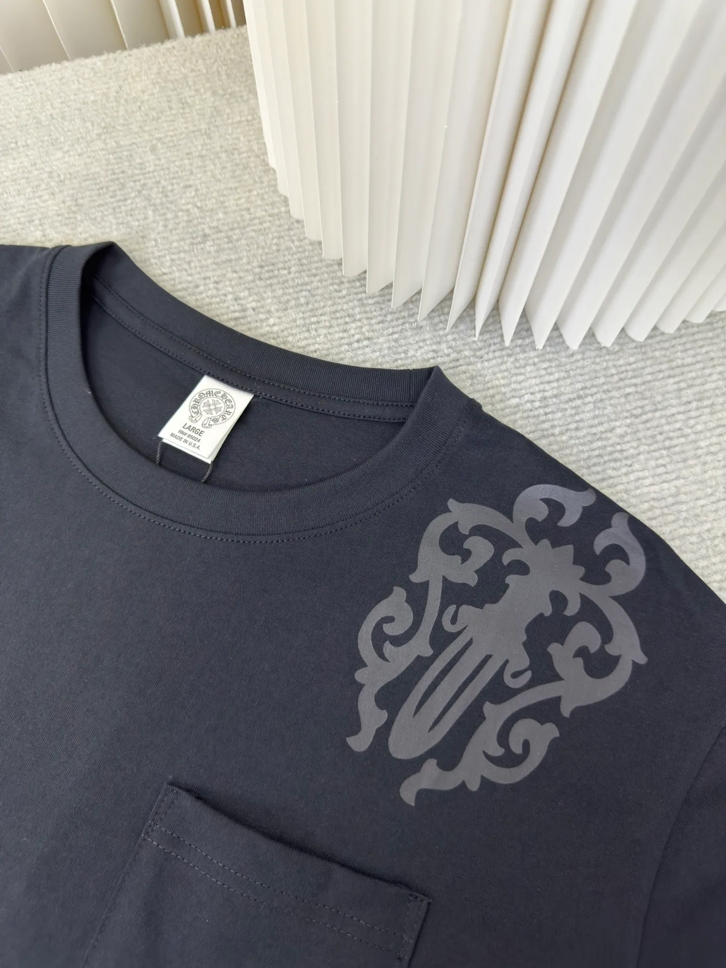 P240 Chrome Hearts/Vine Sword Phantom Cross Short Sleeves Authentic Open Edition - Physical Counter - Top Luxury Quality 🆚 Instant sale of all editions on the market Fabric is made of 26 weave 200g cotton material Printing is done with hand glue printing Customized accessories Size S M L